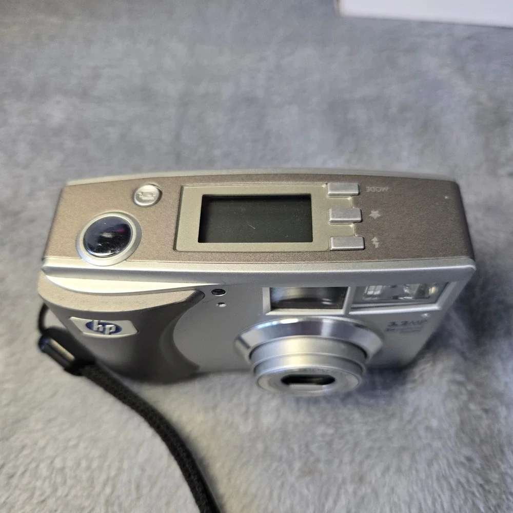 HP Photosmart 733 Digital Camera 3.2MP Pentax 3x Optical Zoom Y2K Parts Only